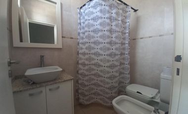Casa con deposito o taller en centro de Lavallol