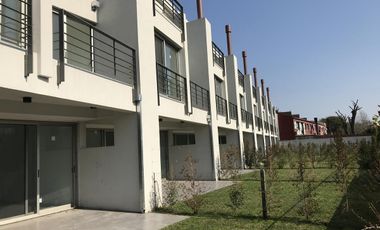 Casa en venta - San Isidro, 3 dormitorios, dependencia,  ascensor, jardín propio