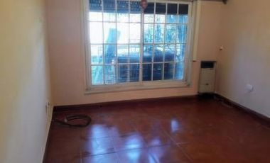 Casa en venta - 4 dormitorios 4 baños  - Cochera - Quilmes Oeste