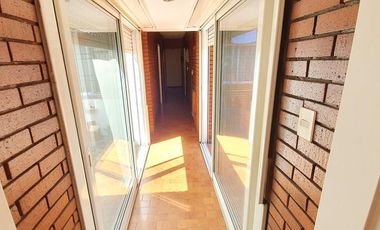 Gran PH de 6 ambientes con cochera y patio con parrilla-en venta