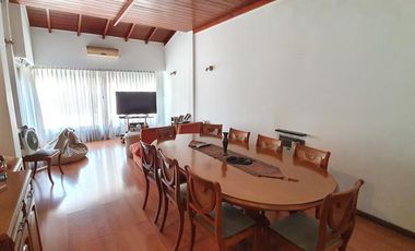 Gran PH de 6 ambientes con cochera y patio con parrilla-en venta