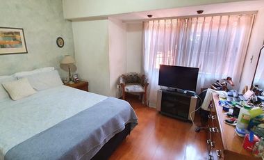 Gran PH de 6 ambientes con cochera y patio con parrilla-en venta