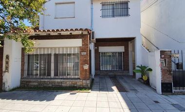 Gran PH de 6 ambientes con cochera y patio con parrilla-en venta