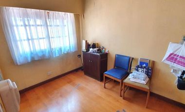 Gran PH de 6 ambientes con cochera y patio con parrilla-en venta