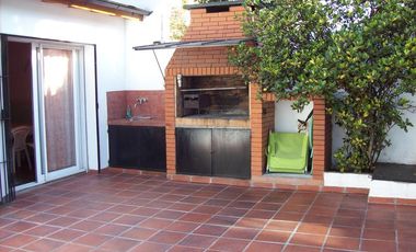 Gran PH de 6 ambientes con cochera y patio con parrilla-en venta