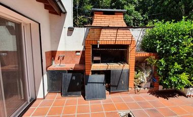 Gran PH de 6 ambientes con cochera y patio con parrilla-en venta