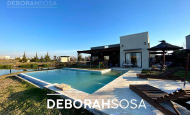 Casa en Venta 5 ambientes con Espejo de Agua una Planta - El Cantón