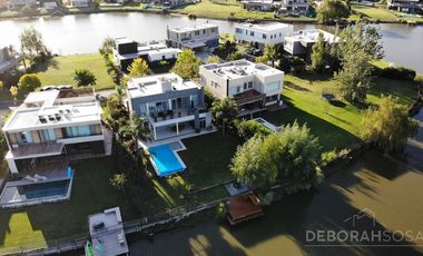 Casa en Venta 5 ambientes con Espejo de Agua una Planta - El Cantón