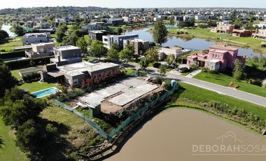 Casa en Venta 5 ambientes con Espejo de Agua una Planta - El Cantón