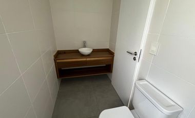 Casa en venta a la laguna  Canton Barrio Golf a estrenar con pileta