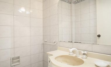 Departamento con vista al parque Thays y cochera