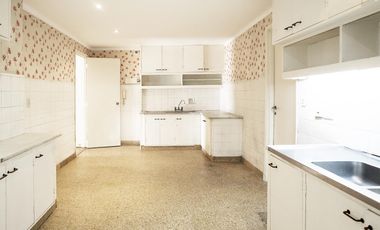 Departamento con vista al parque Thays y cochera