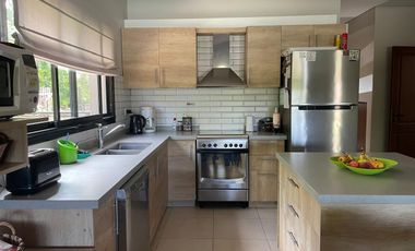 Casa en  venta Al Golf San Isidro Labrador