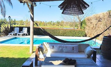 Casa en  venta Al Golf San Isidro Labrador