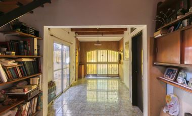 Casa 2 dormitorios- 2 baños-garage en venta en Ringuelet, La Plata