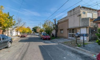Casa 2 dormitorios- 2 baños-garage en venta en Ringuelet, La Plata