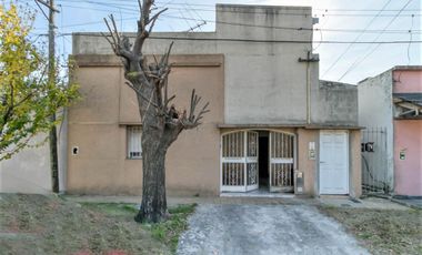 Casa 2 dormitorios- 2 baños-garage en venta en Ringuelet, La Plata