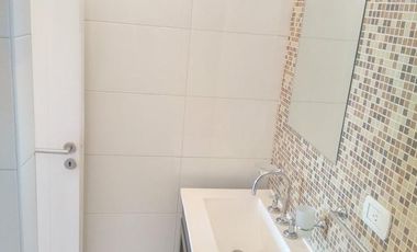 Venta Departamento Lanús Oeste al Frente 2 ambientes con Toilette
