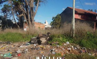 Lote en venta. 230 mt2. Sobre asfalto. Barrio Aeroparque.