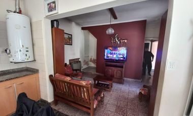 Casa en venta - 3 Dormitorios 2 Baños - Cochera - 289Mts2 - Florencio Varela