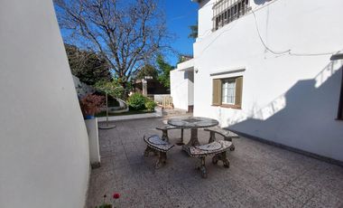 Casa en venta - 3 Dormitorios 2 Baños - Cochera - 289Mts2 - Florencio Varela