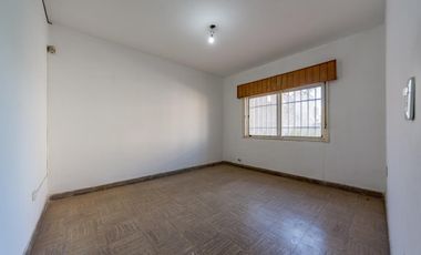 VENTA / Permuta- Casa - 2 dormitorios con local- Capitán Bermúdez, San Lorenzo