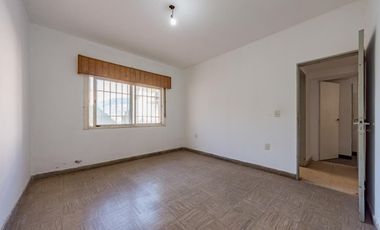 VENTA / Permuta- Casa - 2 dormitorios con local- Capitán Bermúdez, San Lorenzo