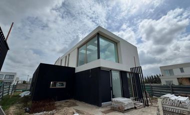 ACEPTA FINANCIACION!! Casa en Venta en Carpinchos - Nordelta