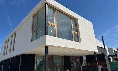 ACEPTA FINANCIACION!! Casa en Venta en Carpinchos - Nordelta