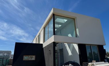 ACEPTA FINANCIACION!! Casa en Venta en Carpinchos - Nordelta