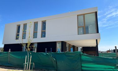 ACEPTA FINANCIACION!! Casa en Venta en Carpinchos - Nordelta