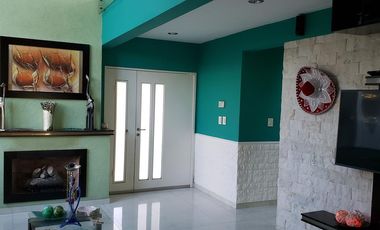 Casa de categoría con piscina, quincho y parque en Berazategui Centro