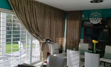 Casa de categoría con piscina, quincho y parque en Berazategui Centro