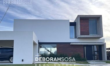 Casa de estilo moderno en Venta al agua! 4 ambientes al agua con pileta - El Cantón- Escobar