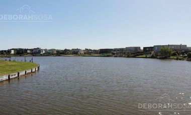 Casa de estilo moderno en Venta al agua! 4 ambientes al agua con pileta - El Cantón- Escobar