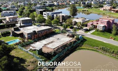 Casa de estilo moderno en Venta al agua! 4 ambientes al agua con pileta - El Cantón- Escobar