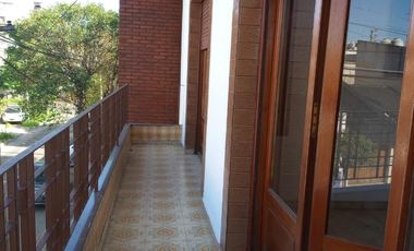 Venta Departamento con Galpón y Local en Ramos Mejia Muy buen Estado
