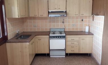 Venta Departamento con Galpón y Local en Ramos Mejia Muy buen Estado