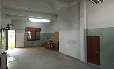 Venta Departamento con Galpón y Local en Ramos Mejia Muy buen Estado