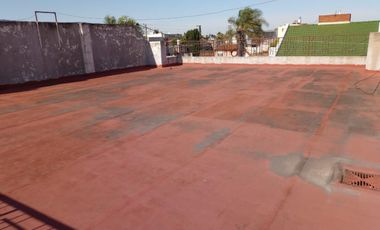 Venta Departamento con Galpón y Local en Ramos Mejia Muy buen Estado
