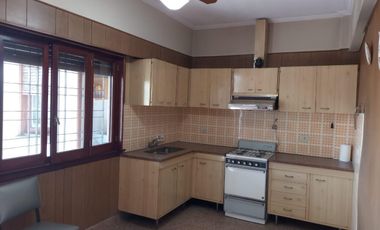 Venta Departamento con Galpón y Local en Ramos Mejia Muy buen Estado