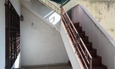 Venta Departamento con Galpón y Local en Ramos Mejia Muy buen Estado