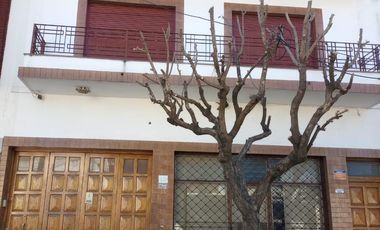 Venta Departamento con Galpón y Local en Ramos Mejia Muy buen Estado