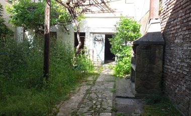 Venta Departamento con Galpón y Local en Ramos Mejia Muy buen Estado