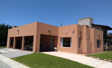 Casa 3 amb con amplio parque. Mar Chiquita