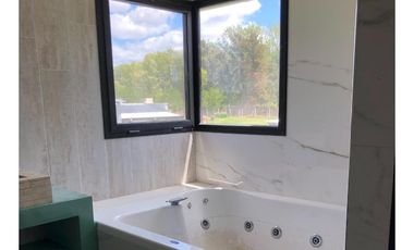 Casa en venta - 3 Dormitorios 3 Baños - Cochera - 530Mts2 - San Pablo, Pilar