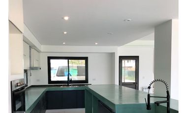 Casa en venta - 3 Dormitorios 3 Baños - Cochera - 530Mts2 - San Pablo, Pilar