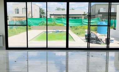 Casa en venta - 3 Dormitorios 3 Baños - Cochera - 530Mts2 - San Pablo, Pilar