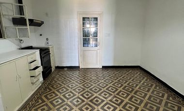 Venta de Casa 4 ambientes con jardin ideal inversor en San Miguel importante lote