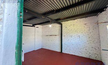 Venta de Casa 4 ambientes con jardin ideal inversor en San Miguel importante lote